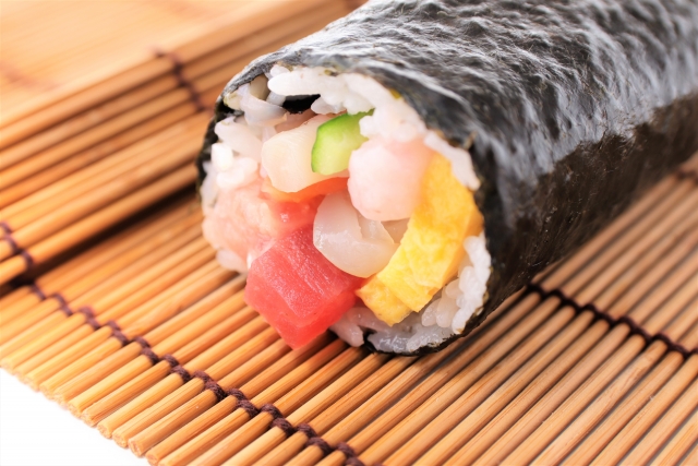 節分に恵方巻を食べる理由とは？高齢者も安全に楽しめるレシピ！