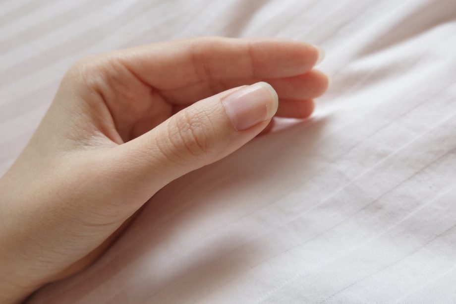 爪の状態で健康状態がわかる?|横線が入っていたら栄養不足かも