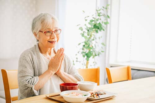 高齢期はお肉が食べにくい！？食べやすい食事とは？