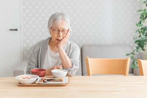 高齢になると食べる力が衰えてくる