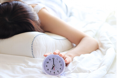 睡眠負債がもたらす影響とは？解消方法を紹介